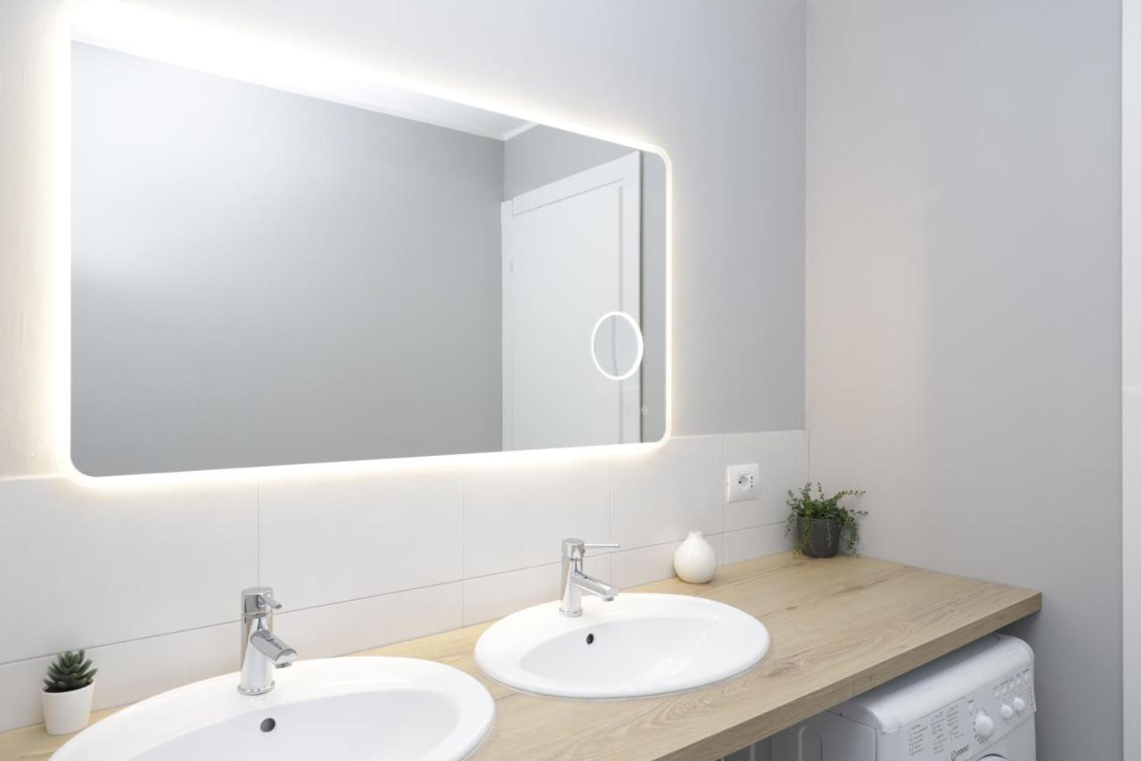 Hemeras Boutique Homes - 2 Luxury Apartments In The City Center Мілан Екстер'єр фото